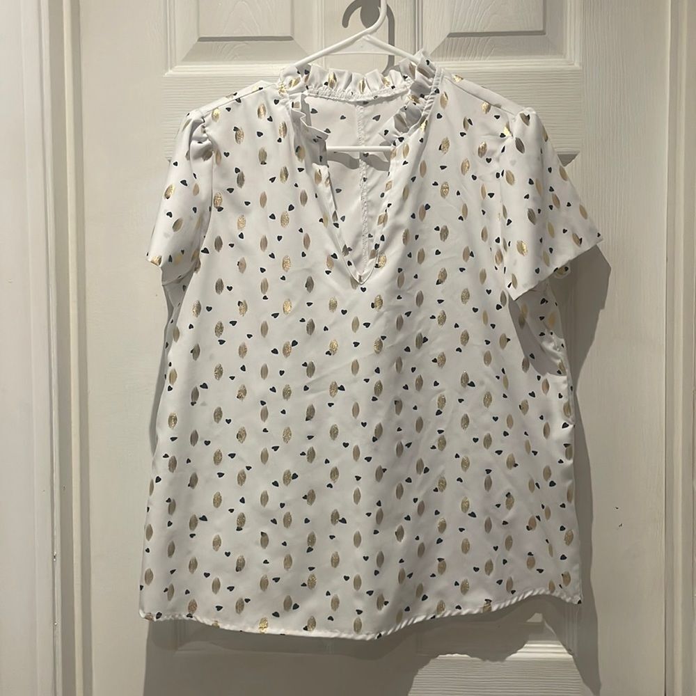 Shein white top with bursts of gold and black hearts SZ large.